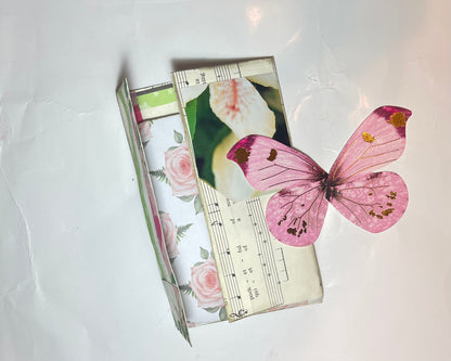 Organize your notes and ideas in style.
Ample space for your writing needs while keeping everything secure. Made with high-quality materials and beautiful floral priJournal PacketsJournal PacketsFlowers Print Tri-Fold Folio