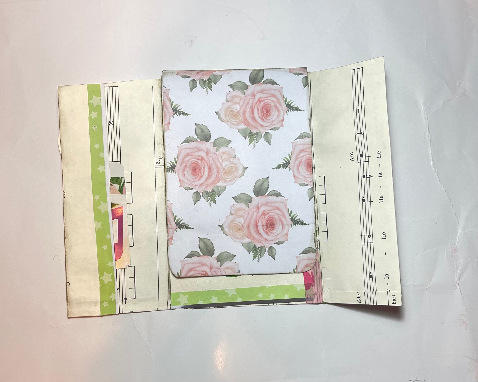 Organize your notes and ideas in style.
Ample space for your writing needs while keeping everything secure. Made with high-quality materials and beautiful floral priJournal PacketsJournal PacketsFlowers Print Tri-Fold Folio